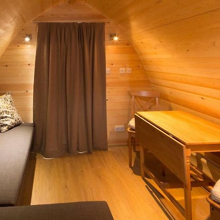 Lupin Glamping Pod Hotel Cheltenham Ngoại thất bức ảnh